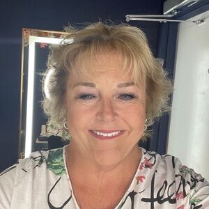 Meet your Posher, Debbie